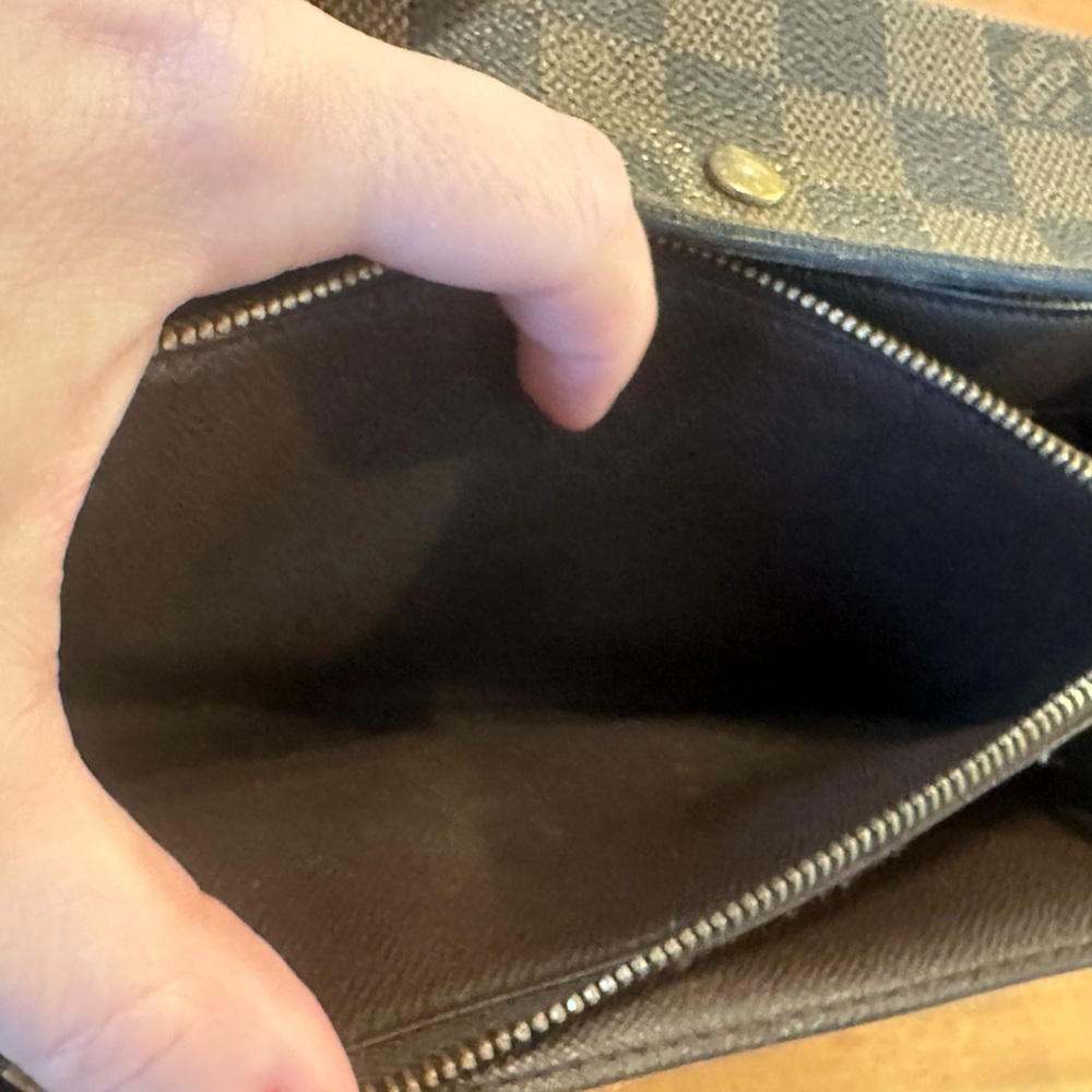 Authentic Louis Vuitton Damier Sarah Wallet - Picture 6 of 14